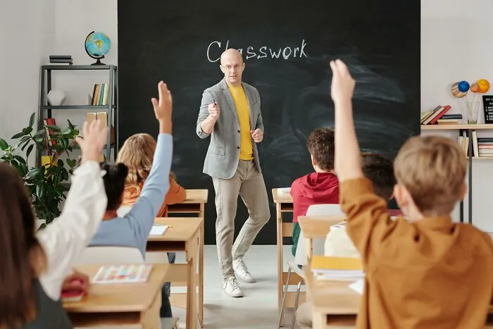 “Unvaccinated Healthcare Worker”: 43 Signs That Give Away Someone Is Bad At Their Job