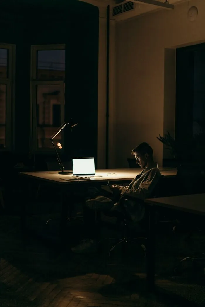 50 Subtle Signs People Noticed Before Discovering Their Partner’s Affair