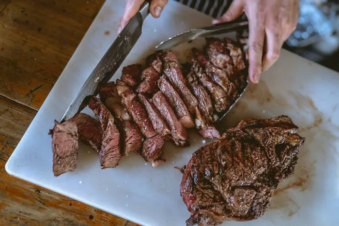 35 Waiters Share The Most Painful “Table For Two” Moments That Ended Up Being “Table For One”