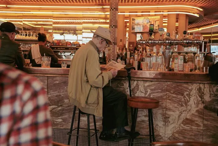 35 Waiters Share The Most Painful “Table For Two” Moments That Ended Up Being “Table For One”