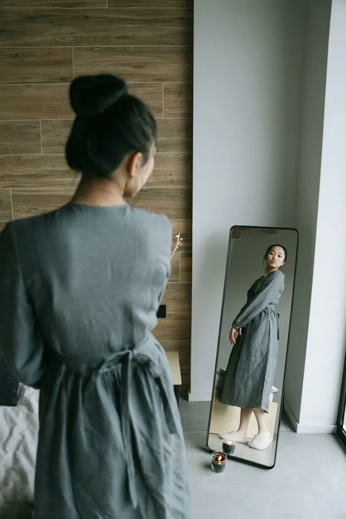 50 Subtle Signs People Noticed Before Discovering Their Partner’s Affair