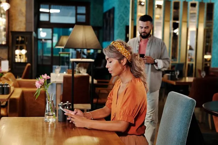 Online Dating Is Not Easy, And People Shared 50 Things To Do Or Avoid Doing