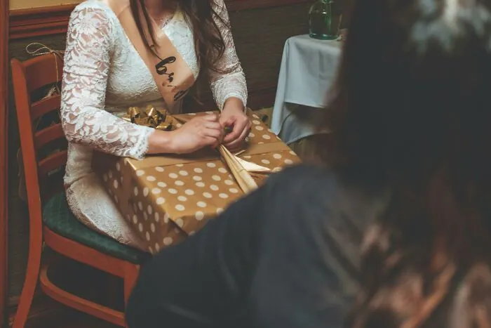 35 Waiters Share The Most Painful “Table For Two” Moments That Ended Up Being “Table For One”