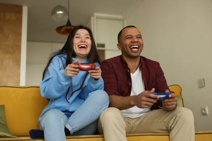 Online Dating Is Not Easy, And People Shared 50 Things To Do Or Avoid Doing