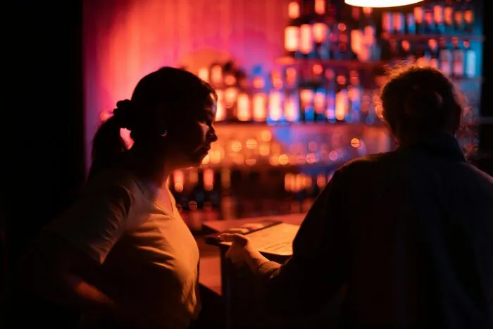 35 Waiters Share The Most Painful “Table For Two” Moments That Ended Up Being “Table For One”
