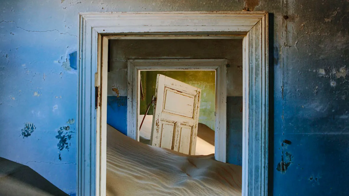 ‘Sand Castles’: 21 Surreal Photos Of Desert Sand Swallowing Abandoned Homes By Emma McEvoy