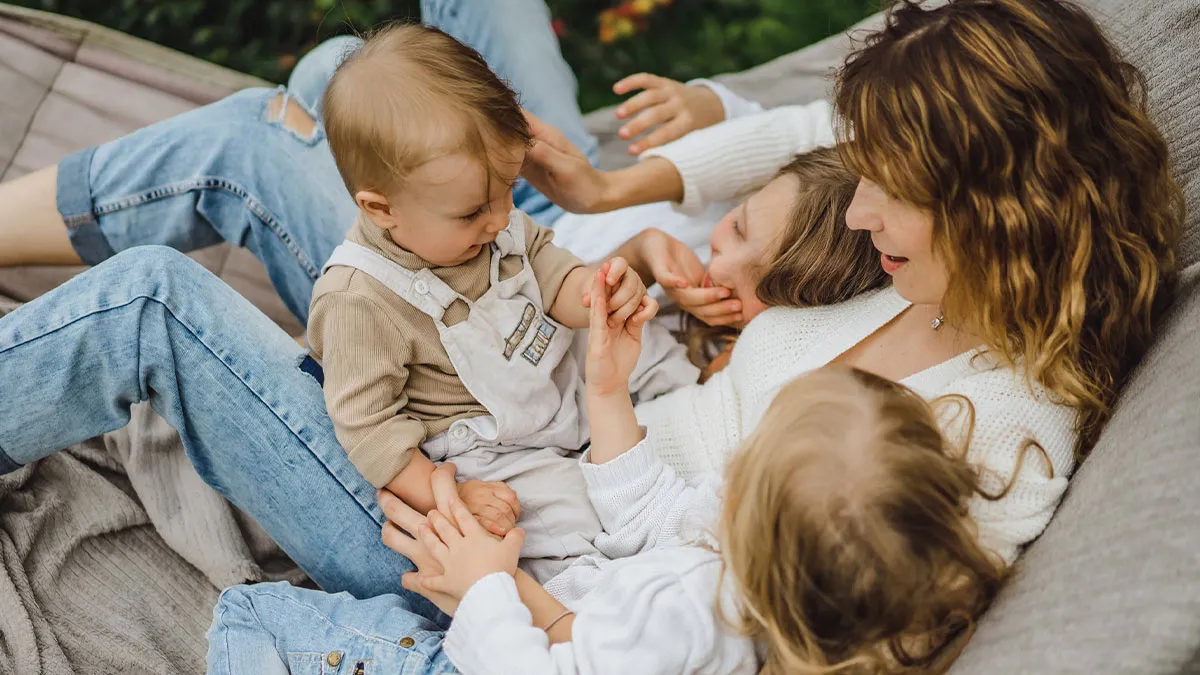 Woman Rescues Sister’s Kids, Gets Blamed When They Don’t Want To See Their Real Mom Again