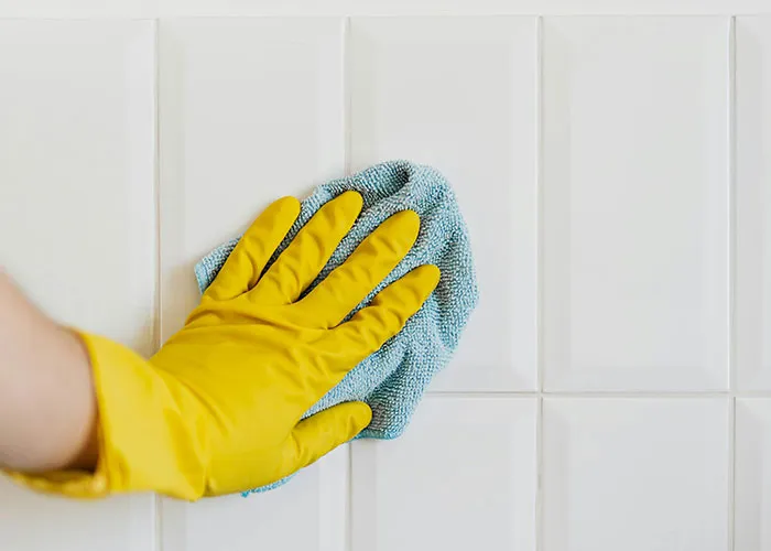 “I Just Use My Leaf Blower”: 50 Easy Cleaning Hacks That Might Save You Loads Of Time