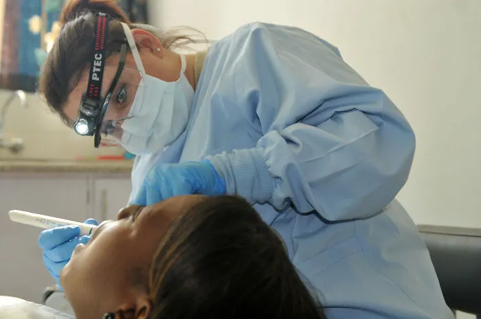 “She Had Mold”: 37 Times Dentists Had To Try Hard Not To Show Their Surprise And Disgust