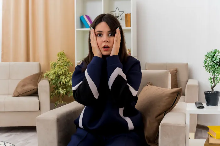 26 Traits That Resurface In Adulthood, Proving Someone Wasn't Loved As A Child