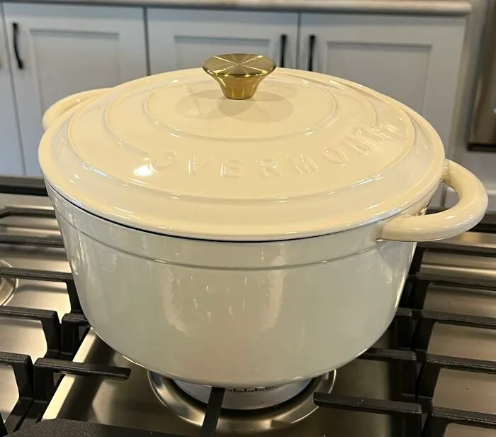 The One Pot That Will Make Them Feel Like A Seasoned Chef From A Nancy Meyers Movie Is This Gorgeous <a Style="Display:inline;" Href="Https://Www.amazon.com/Overmont-Enameled-Cast-Iron-Dutch/Dp/B0cx4fhdkm?ie=utf8&th=1&linkcode=ll1&tag=bpdodo-20&linkid=dc9d2f0e629bca463c25dc4edfd4c487&language=en_us&ref_=as_li_ss_tl" Target="_blank">   <span Style="Font: Inherit; Color: #d74b1f;"> Enameled Cast Iron Dutch Oven </Span>
