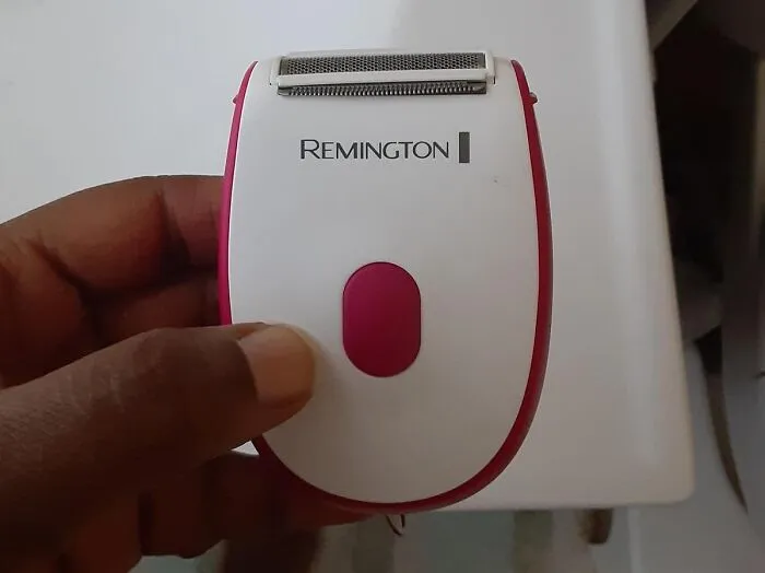 That Horrifying Moment Of Discovery When You Realize You Missed A Huge Patch Of Hair On Your Leg Is What This <a Style="Display:inline;" Href="Https://Www.amazon.com/Remington-Wsf4810-Womens-Travel-Shaver/Dp/B004q3puji?ie=utf8&th=1&linkcode=ll1&tag=bpfrog-20&linkid=5117bae6140dd5f97225e43ebb3824d4&language=en_us&ref_=as_li_ss_tl" Target="_blank">  <span Style="Font: Inherit; Color: #d74b1f;"> Remington On The Go Shaver </Span> Was Made For