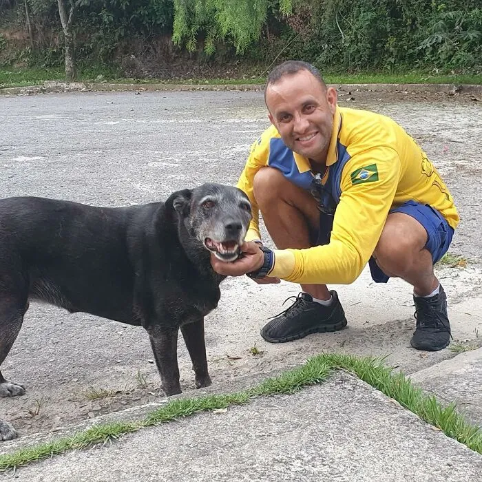 This Kind Mailman Stops To Befriend Dogs During His Deliveries, And It Might Melt Your Heart (50 Pics)