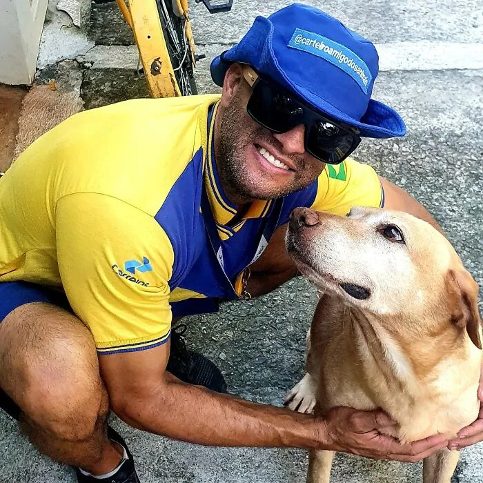 This Kind Mailman Stops To Befriend Dogs During His Deliveries, And It Might Melt Your Heart (50 Pics)