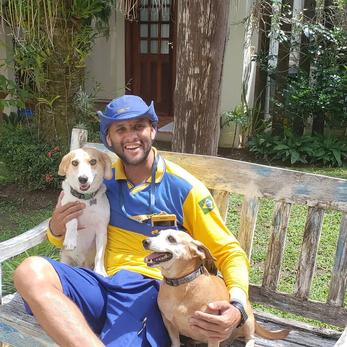 This Kind Mailman Stops To Befriend Dogs During His Deliveries, And It Might Melt Your Heart (50 Pics)
