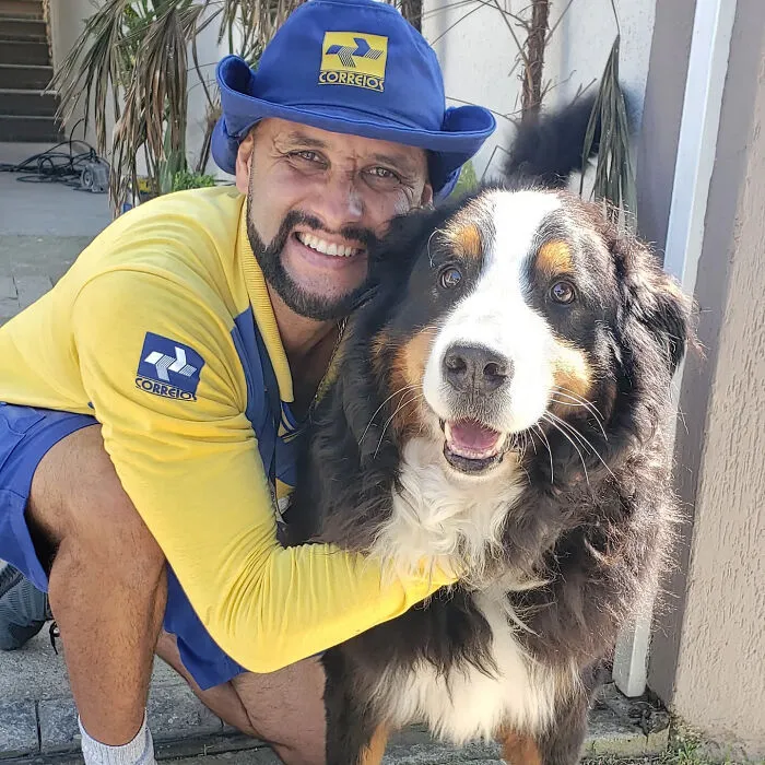 This Kind Mailman Stops To Befriend Dogs During His Deliveries, And It Might Melt Your Heart (50 Pics)