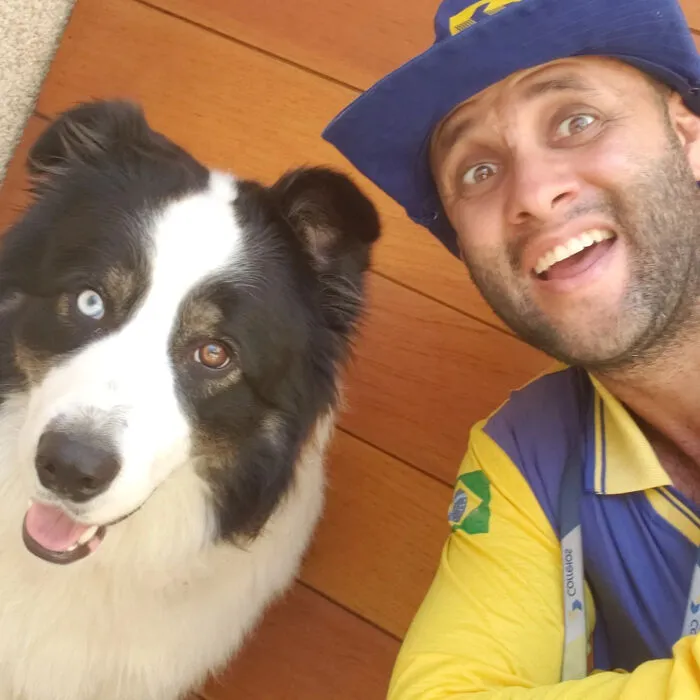 This Kind Mailman Stops To Befriend Dogs During His Deliveries, And It Might Melt Your Heart (50 Pics)