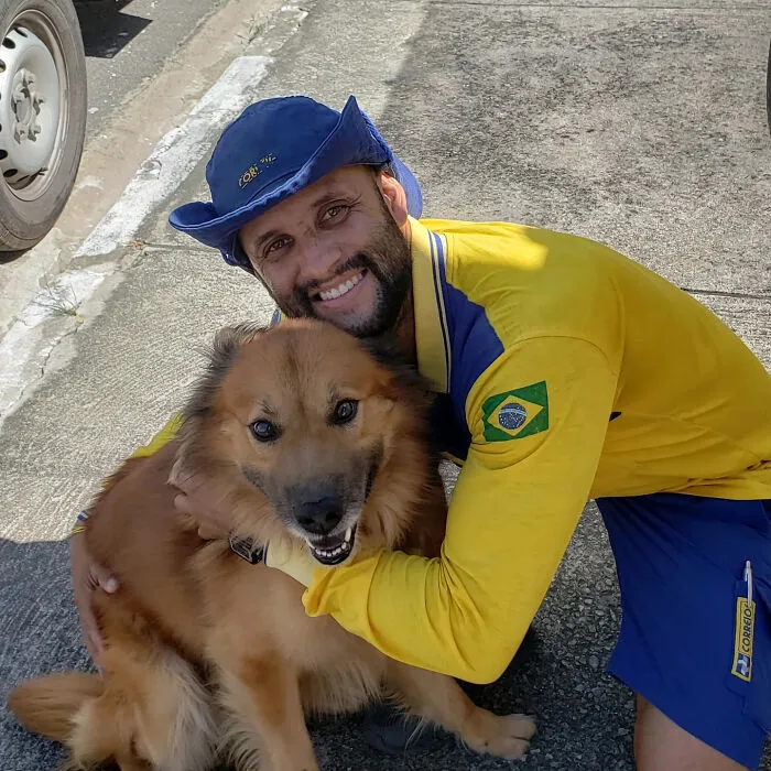 This Kind Mailman Stops To Befriend Dogs During His Deliveries, And It Might Melt Your Heart (50 Pics)