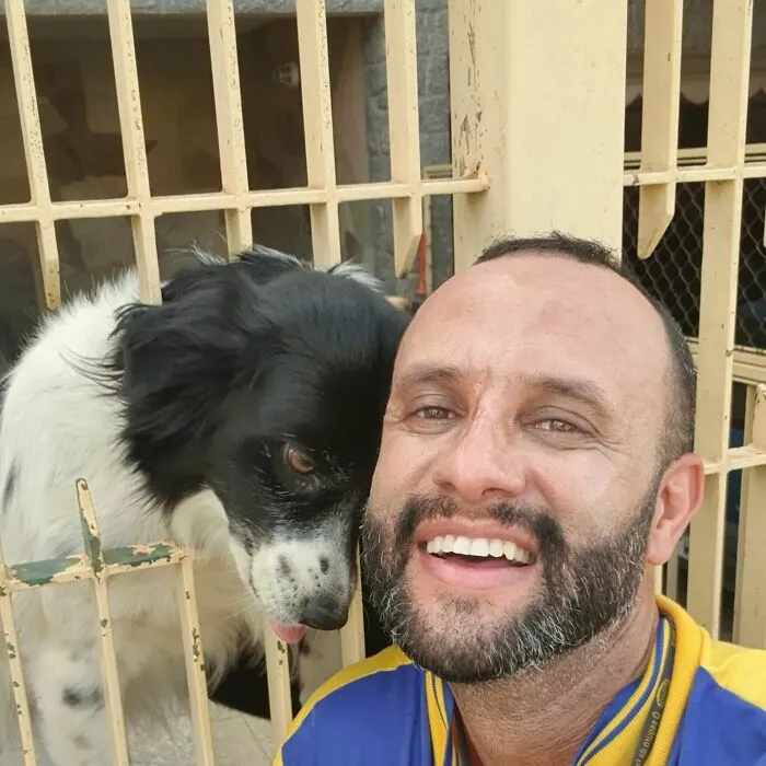 This Kind Mailman Stops To Befriend Dogs During His Deliveries, And It Might Melt Your Heart (50 Pics)