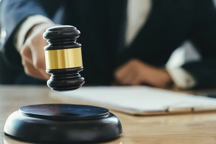 Judge striking gavel in court symbolizing toxic relationship traits and legal consequences of unhealthy partnerships.