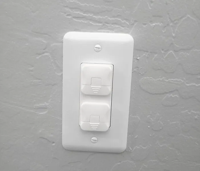 The More Time You Spend Trapped Indoors, The More Those Outlets Start Looking Like A Fun New Toy To Your Toddler, So End That Game Before It Starts With These <a Style="Display:inline;" Href="Https://Www.amazon.com/Moms-Choice-Gold-Awards-Winner/Dp/B084s8tzbz?ie=utf8&th=1&linkcode=ll1&tag=bpgoose-20&linkid=c5193945cac5d02d17b00aec37cb4e45&language=en_us&ref_=as_li_ss_tl" Target="_blank">  <span Style="Font: Inherit; Color: #d74b1f;"> Outlet Covers </Span>