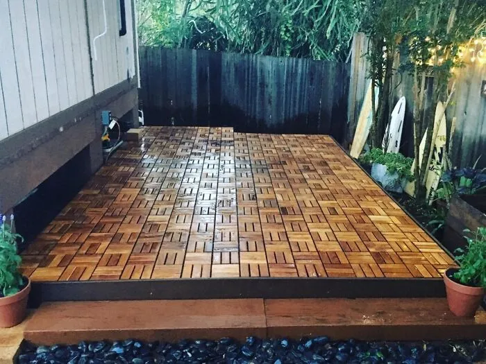 That Sad, Concrete Balcony Is About To Get The Glow-Up Of A Lifetime And Become Your New Favorite Hangout Spot With These <a Style="Display:inline;" Href="Https://Www.amazon.com/Bare-Decor-Bare-Wf2009-Interlocking-Flooring/Dp/B00j8slw16?ie=utf8&th=1&linkcode=ll1&tag=bphorse-20&linkid=e86cf66def2dd44cae27854750704a43&language=en_us&ref_=as_li_ss_tl" Target="_blank">  <span Style="Font: Inherit; Color: #d74b1f;"> Solid Teak Wood Interlocking Flooring Tiles </Span> 