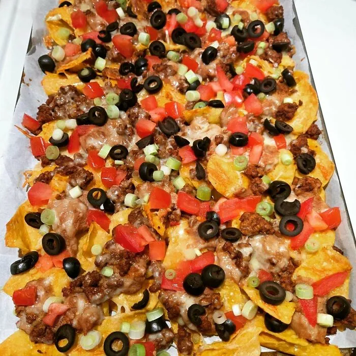 Turned Leftover Taco Meat Into Nachos For A Lazy Girl Dinner