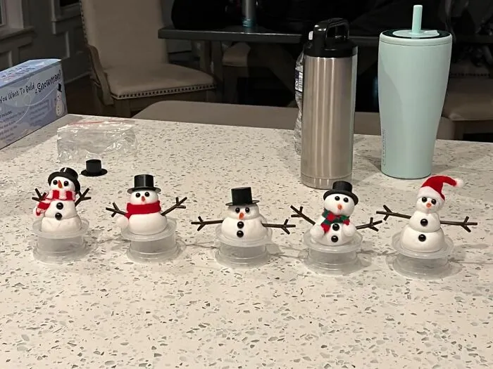  The Perfect Answer To "Do You Wanna Build A Snowman" When It's Secretly Way Too Cold Outside Is This <a Style="Display:inline;" Href="Https://Www.amazon.com/Snowman-Molding-Christmas-Stocking-Stuffers/Dp/B0b6v356nl?ie=utf8&linkcode=ll1&tag=bpgoose-20&linkid=ee5e80b1dd2c23dbae4e52e73f60749e&language=en_us&ref_=as_li_ss_tl" Target="_blank">  <span Style="Font: Inherit; Color: #d74b1f;"> Modeling Clay Snowman Kit </Span>