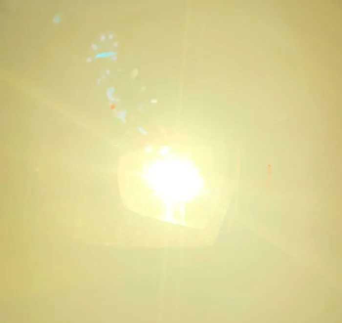 Los faros brillantes casi me hacen tener un accidente