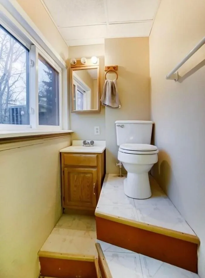 En todas mis búsquedas de casa, aún no he encontrado nada que considere una verdadera "pesadilla", pero este baño lo es todo.