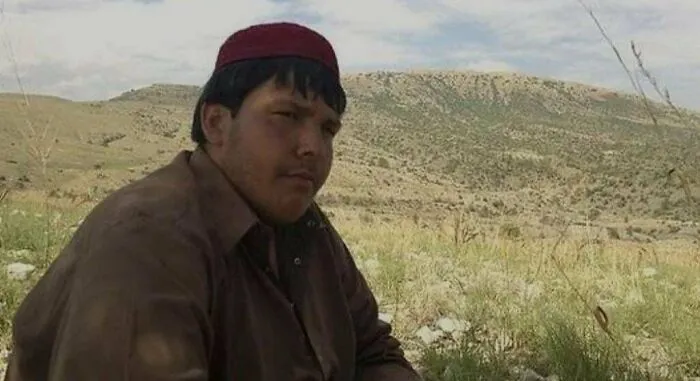Hangu, Pakistán (1/6/2014) — Aitzaz Hasan, de 15 años, fue abordado por un hombre extraño que intentaba entrar en su escuela secundaria local.