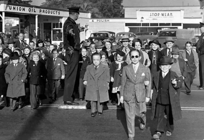 Actors Who Were To Portray The Munchkins In The Wizard Of Oz Arriving At Mgm Studios In 1938
