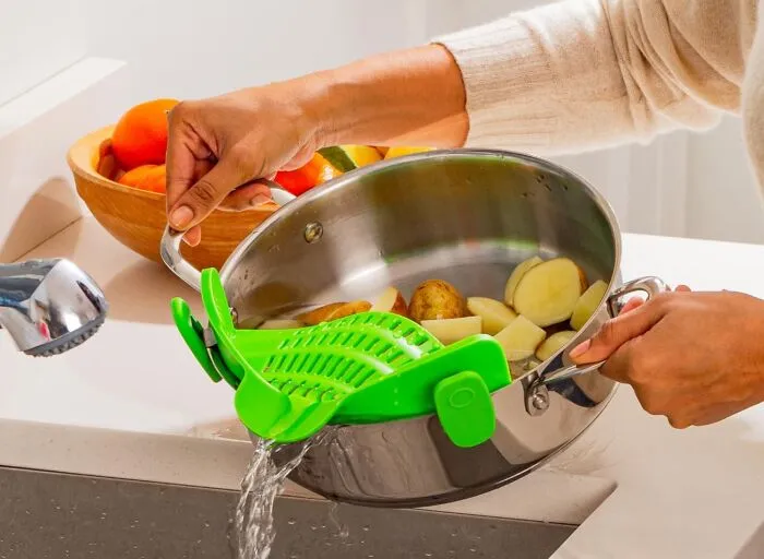  The Sacred Ritual Of Sacrificing A Few Brave Noodles To The Sink Drain Every Time You Make Pasta Can Finally Be Ended By A <a Style="Display:inline;" Href="Https://Www.amazon.com/Dp/B018w9jii0?ascsubtag=7965515%2c25%2c62%2cd%2c0%2c0%2c0%2c1396%3a1%3b1338%3a1%3b1515%3a2%2c72296091%2c0%2c0%2cgoogle&btn_ref=srctok-88c287340c55a496&th=1&linkcode=ll1&tag=bpkiwi-20&linkid=41a0f46774039349a48d518c1d663db8&language=en_us&ref_=as_li_ss_tl" Target="_blank">  <span Style="Font: Inherit; Color: #d74b1f;"> Snap N' Strain Clip On Strainer </Span>
