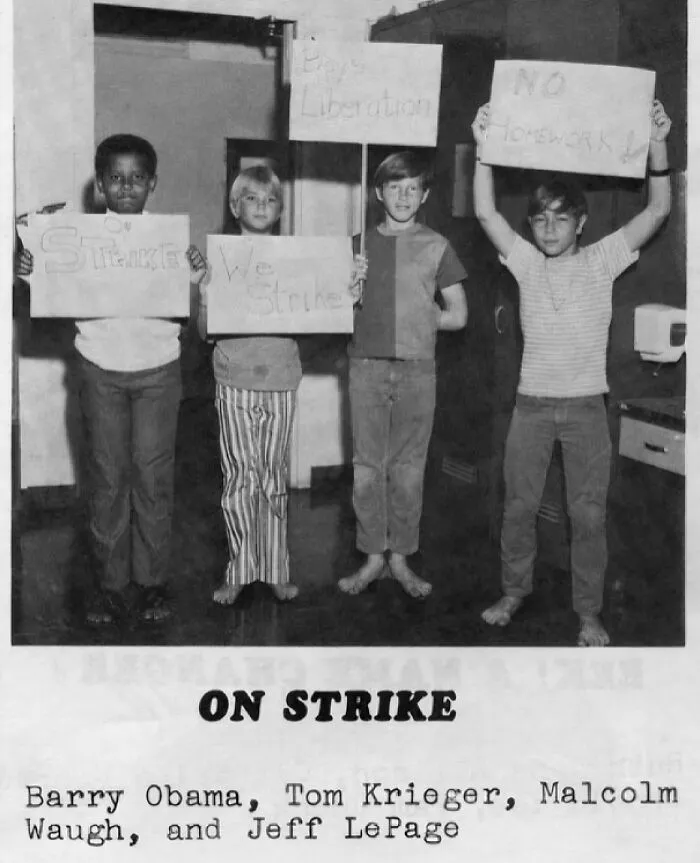 Niños en huelga con carteles, foto histórica rara y poderosa destacada en comunidad en línea de historia.