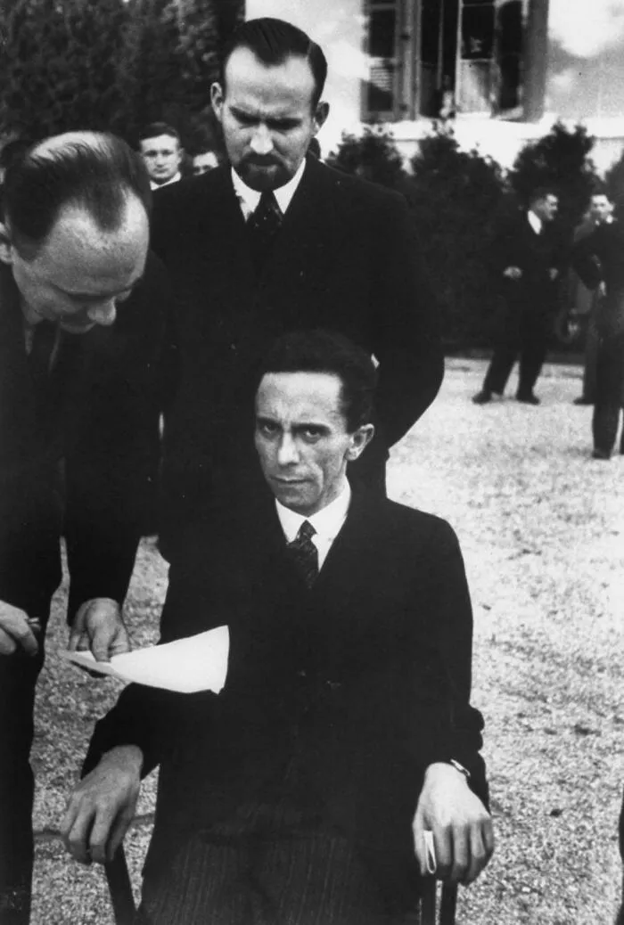Una fotografía de Joseph Goebbels capturando accidentalmente el momento en que descubrió que su fotógrafo era judío.