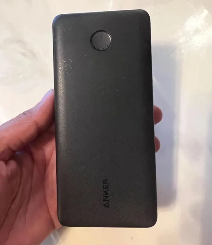  That Mini Heart Attack You Get When Your Phone Hits 1% Can Finally Be A Thing Of The Past With A <a Style="Display:inline;" Href="Https://Www.amazon.com/Anker-Travel-Ready-Technology-High-Speed-Output%ef%bc%88black%ef%bc%89%ef%bc%8c1pack/Dp/B0d5clsmfb?ie=utf8&th=1&linkcode=ll1&tag=bptoucan-20&linkid=399cf75bbc160d7a301ecd9da08a1f0d&language=en_us&ref_=as_li_ss_tl" Target="_blank">  <span Style="Font: Inherit; Color: #d74b1f;"> 10,000mah Battery Pack </Span>
