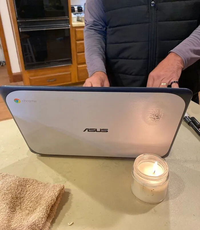 Mi papá dije: «Google está haciendo una tontería: difumina la parte superior izquierda de los resultados. De hecho, Facebook también lo está haciendo».