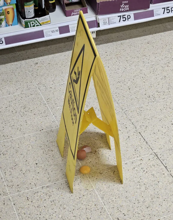 ¿Podría alguien encargarse del huevo roto en el pasillo 4? Claro, jefe.