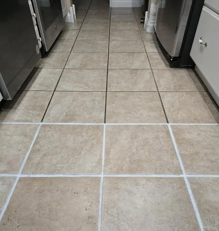 The Fifty Shades Of Beige In Your Bathroom Grout Can Be Turned Into One Beautiful Shade Of White With A <a Style="Display:inline;" Href="Https://Www.amazon.com/Grout-Pen-Large-White-Restore/Dp/B006mdf3zq?ie=utf8&th=1&linkcode=ll1&tag=bpbuffalo-20&linkid=e4db6da942ad0b0d77a9ba81df853189&language=en_us&ref_=as_li_ss_tl" Target="_blank"> <span Style="Font: Inherit; Color: #d74b1f;"> White Grout Pen </Span>