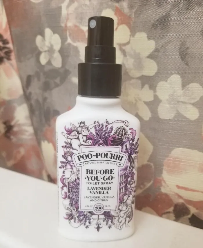 The One And Only Bathroom In Your Holiday Airbnb Is No Longer A Danger Zone Thanks To <a Style="Display:inline;" Href="Https://Www.amazon.com/Poo-Pourri-Before-You-Go-Toilet-Lavender-Vanilla/Dp/B0108y8jhs?ie=utf8&th=1&linkcode=ll1&tag=bpbobcat-20&linkid=f5bca9a81f03d0bb100135cf32656238&language=en_us&ref_=as_li_ss_tl" Target="_blank">  <span Style="Font: Inherit; Color: #d74b1f;"> Poo-Pourri Before-You-Go Toilet Spray </Span>