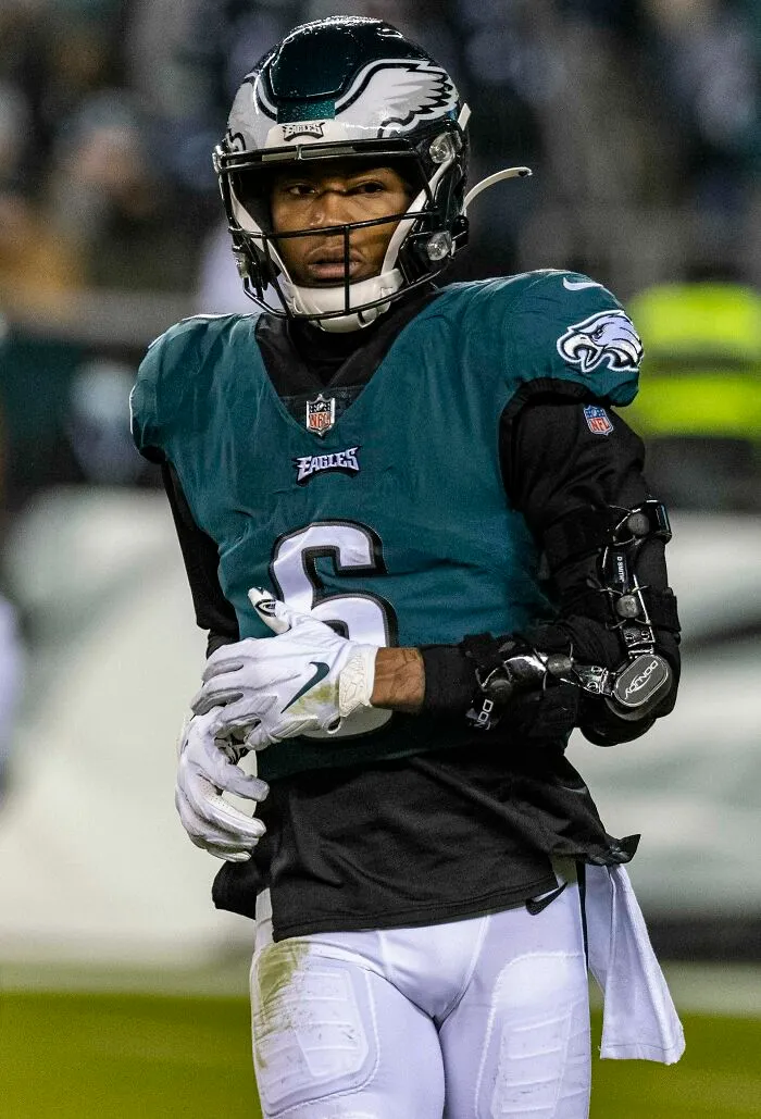 Football Player Devonta Smith, 27