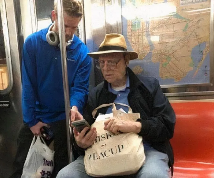 I Saw A Man On The Train Who Noticed An Older Man Struggling To Find Directions On His Phone