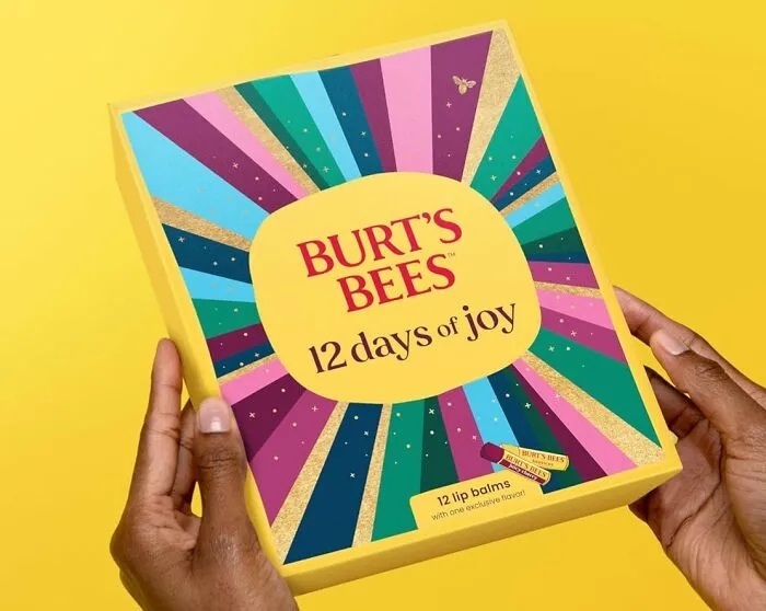  Mistletoe Is About To Become Your New Best Friend Thanks To The <span Style="Font: Inherit; Color: #d74b1f;"> Burt's Bees 12 Days Of Joy Lip Balm </Span>