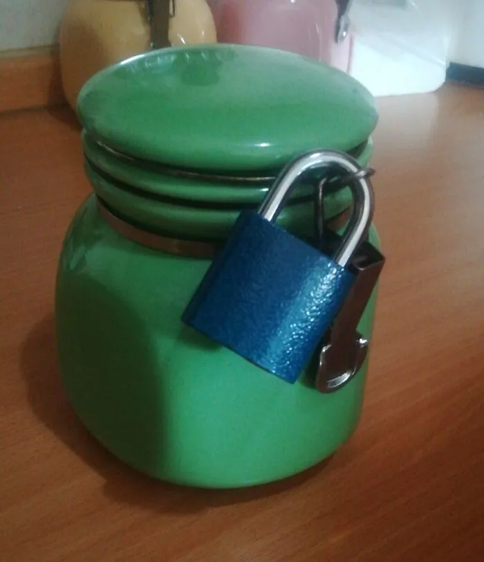 Me desperté con mi tarro del café así después de una pequeña discusión con mi pareja.