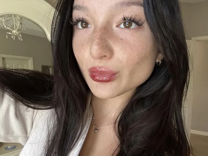  The Most Satisfying Peel Since Your Last Sunburn Is About To Give You The Most Long-Lasting Lip Color Of Your Life With This <a Style="Display:inline;" Href="Https://Www.amazon.com/Wonderskin-Blading-Transfer-Waterproof-Charming/Dp/B0bslp5pzz?ie=utf8&th=1&linkcode=ll1&tag=bphamster-20&linkid=0c3c43b8ea30fbe22a1eb77e23d2b662&language=en_us&ref_=as_li_ss_tl" Target="_blank">  <span Style="Font: Inherit; Color: #d74b1f;"> Lip Stain Peel Off Masque And Reveal Kit </Span>