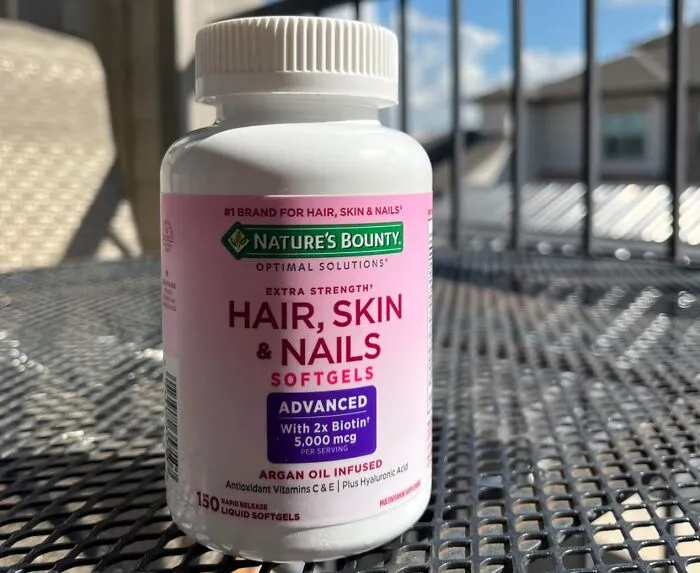  The Real-Life Version Of That One Popular Beauty Filter Is Apparently A Daily Dose Of This <a Style="Display:inline;" Href="Https://Www.amazon.com/Natures-Bounty-Multivitamin-Supplement-Antioxidants/Dp/B0072f8d7s?ie=utf8&th=1&linkcode=ll1&tag=bphamster-20&linkid=173712129cedc5b0aebc106bce432233&language=en_us&ref_=as_li_ss_tl" Target="_blank">  <span Style="Font: Inherit; Color: #d74b1f;"> Nature's Bounty Hair, Skin & Nails, Argan-Infused Vitamin Supplement </Span>