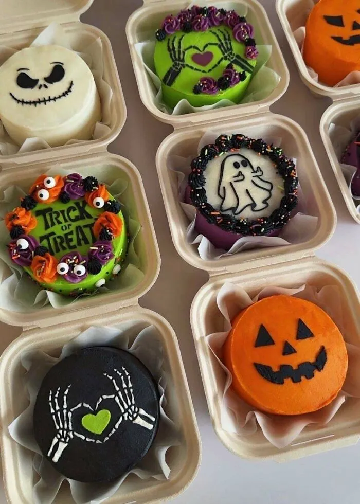 Made And Gave Away Some Little Halloween Cakes 🧡