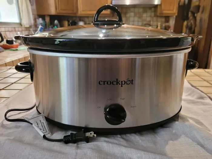 Your Kitchen Is About To Get A New Employee Who's An Expert In Simmering Things For Hours And Never Complaining, And It's A <a Style="Display:inline;" Href="Https://Www.amazon.com/Crock-Pot-Scv700ss-Stainless-7-Quart-Manual/Dp/B003oajgjo?ie=utf8&th=1&linkcode=ll1&tag=bpferret-20&linkid=74ad9e7c65bdeba8c962362b560cf8d5&language=en_us&ref_=as_li_ss_tl" Target="_blank">  <span Style="Font: Inherit; Color: #d74b1f;"> 7 Quart Crock-Pot </Span>