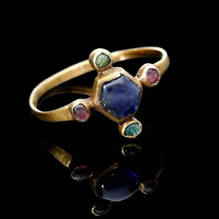 In 2019, A Retired Firefighter Turned Metal Detectorist Was Exploring A Field In Eastern England When He Found This Sapphire Ring Buried In The Ground
