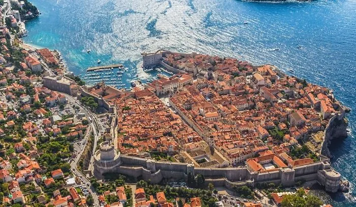 38 Places That Instagram Made Look Good, But Are Underwhelming In Reality